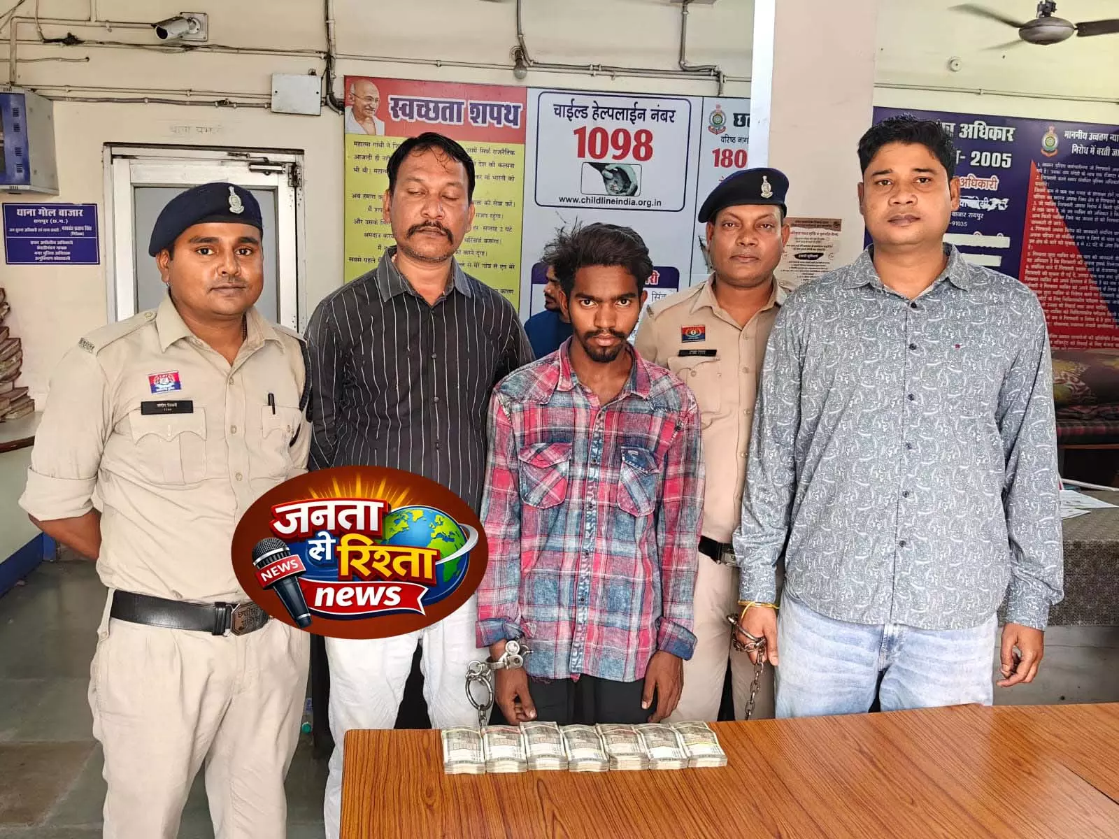 नरेंद्र बैंगल्स दुकान से लाखों की चोरी, 24 घंटे में चोर गिरफ्तार नरेंद्र बैंगल्स दुकान से लाखों की चोरी, 24 घंटे में चोर गिरफ्तार