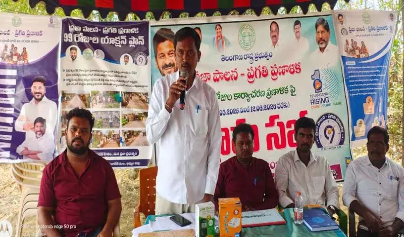 Karepally में पहले जमा किए गए एप्लीकेशन की प्रोग्रेस को लेकर विरोध प्रदर्शन Karepally में पहले जमा किए गए एप्लीकेशन की प्रोग्रेस को लेकर विरोध प्रदर्शन