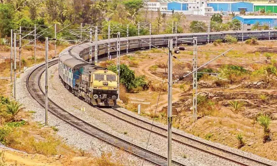 SCR विजयवाड़ा और गुंटूर डिवीज़न ने FY26 में रिकॉर्ड माल और रेवेन्यू दर्ज किया SCR विजयवाड़ा और गुंटूर डिवीज़न ने FY26 में रिकॉर्ड माल और रेवेन्यू दर्ज किया