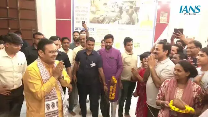 हनुमान जयंती पर सीएम भजनलाल शर्मा ने किए दर्शन, जयपुर के काले हनुमान मंदिर पहुंचे हनुमान जयंती पर सीएम भजनलाल शर्मा ने किए दर्शन, जयपुर के काले हनुमान मंदिर पहुंचे