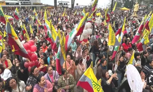 Nomination Day: सिक्किम की हिल्स में उम्मीदवारों ने निकाली चुनावी रैलियां Nomination Day: सिक्किम की हिल्स में उम्मीदवारों ने निकाली चुनावी रैलियां