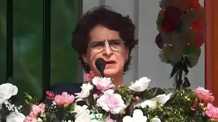प्रियंका गांधी का हमला: हिमंत पर निशाना, ‘एक परिवार असम को लूट रहा’ प्रियंका गांधी का हमला: हिमंत पर निशाना, ‘एक परिवार असम को लूट रहा’