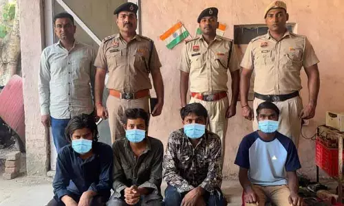Faridabad में गर्लफ्रेंड के घर पर 25 साल के लड़के की चाकू घोंपकर हत्या Faridabad में गर्लफ्रेंड के घर पर 25 साल के लड़के की चाकू घोंपकर हत्या