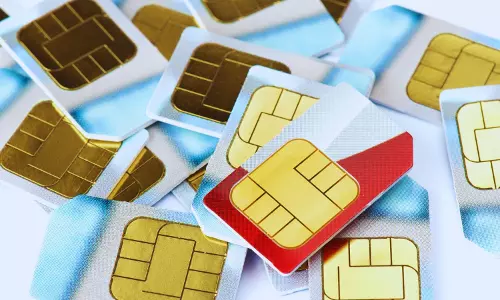 Hyderabad: कंबोडिया साइबर क्राइम रिंग में SIM कार्ड सप्लाई मामले में TGCSB ने 5 गिरफ्तार Hyderabad: कंबोडिया साइबर क्राइम रिंग में SIM कार्ड सप्लाई मामले में TGCSB ने 5 गिरफ्तार