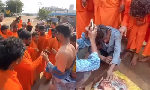 Telangana: हनुमान जयंती के दौरान बीफ बेचने को लेकर मुस्लिम पिता-पुत्र पर हमला Telangana: हनुमान जयंती के दौरान बीफ बेचने को लेकर मुस्लिम पिता-पुत्र पर हमला