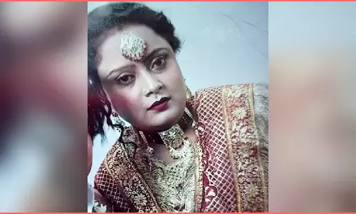 बाप रे! महिला का सिर हेलमेट समेत धड़ से अलग...काल बनकर आया डंपर बाप रे! महिला का सिर हेलमेट समेत धड़ से अलग...काल बनकर आया डंपर