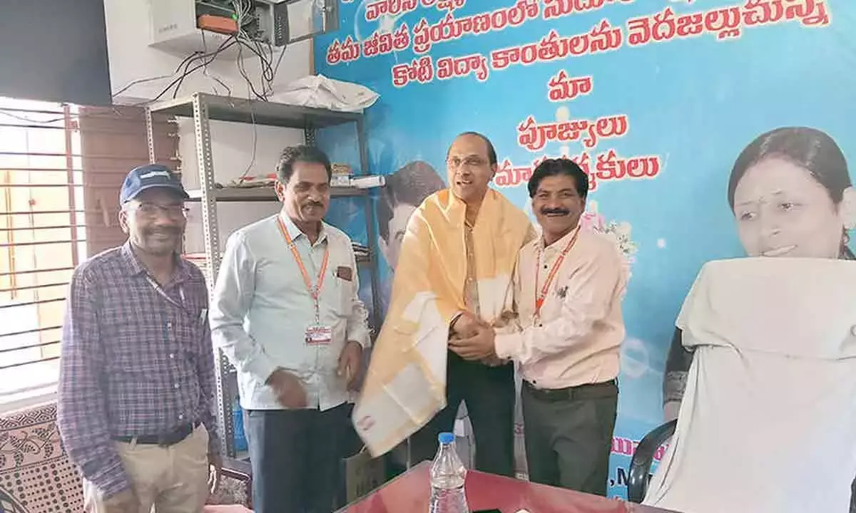 Andhra: एसकेयू के वीसी ने गूटी में श्री साई कैंपस का दौरा किया