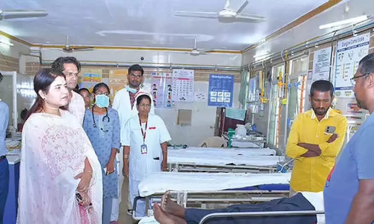 Collector ने नंदयाल जीजी अस्पताल का औचक निरीक्षण किया