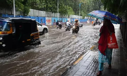 Pune : 129 साल में अप्रैल में सबसे ज़्यादा बारिश, आंधी-तूफ़ान से हालात बिगड़े Pune : 129 साल में अप्रैल में सबसे ज़्यादा बारिश, आंधी-तूफ़ान से हालात बिगड़े