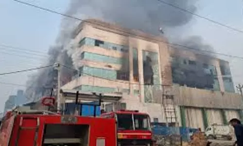 Sonipat: फायर ब्रिगेड ने कड़ी मशक्कत के बाद आग पर काबू पाया Sonipat: फायर ब्रिगेड ने कड़ी मशक्कत के बाद आग पर काबू पाया