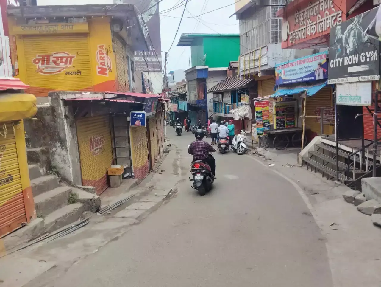 Pauri Garhwal: पौड़ी में शांतिपूर्ण विरोध के लिए प्रशासन सतर्क Pauri Garhwal: पौड़ी में शांतिपूर्ण विरोध के लिए प्रशासन सतर्क