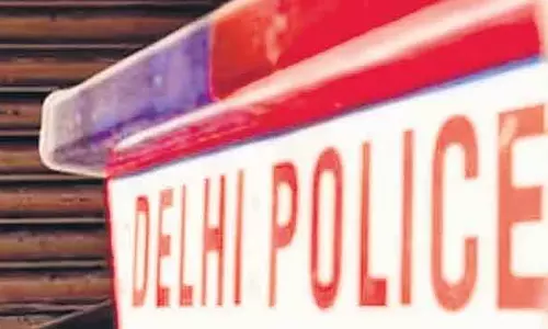 PCR कॉल के बाद Delhi के हरि नगर में लड़की को दफ़नाने से रोका, हत्या का मामला दर्ज PCR कॉल के बाद Delhi के हरि नगर में लड़की को दफ़नाने से रोका, हत्या का मामला दर्ज