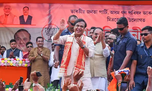 असम चुनाव 2026: CM ने विपक्षी उम्मीदवार की मां पर निशाना साधा