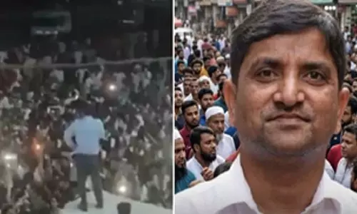 Kolkata: मालदा हिंसा का ‘मास्टरमाइंड’ बागडोगरा एयरपोर्ट से गिरफ्तार Kolkata: मालदा हिंसा का ‘मास्टरमाइंड’ बागडोगरा एयरपोर्ट से गिरफ्तार