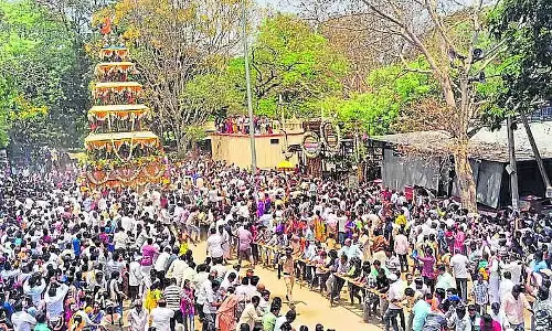 Karnataka : विदुरस्वत्था में शानदार रथ प्रदर्शनी Karnataka : विदुरस्वत्था में शानदार रथ प्रदर्शनी