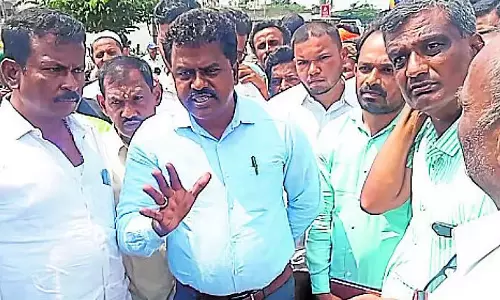 Karnataka : सिलेंडर की सप्लाई मांग के मुताबिक नहीं, उपभोक्ता परेशान Karnataka : सिलेंडर की सप्लाई मांग के मुताबिक नहीं, उपभोक्ता परेशान