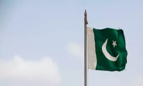 Hafizabad के एक स्कूल में पाठ्यपुस्तकों का संकट, शासन व्यवस्था पर उठे सवाल