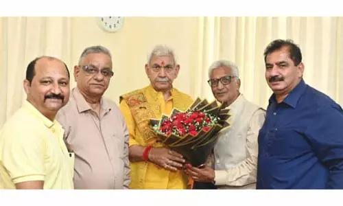 JAMMU: शिव मंदिर ट्रस्ट के प्रतिनिधिमंडल ने एलजी से मुलाकात की