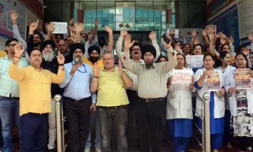 NG Health के कर्मचारियों की हड़ताल दूसरे दिन भी जारी, मरीज़ों को परेशानी जारी