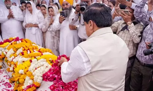 MP : मुख्यमंत्री मोहन यादव ने दिवंगत गुरकीरत सिंह मनोचा को दी श्रद्धांजलि MP : मुख्यमंत्री मोहन यादव ने दिवंगत गुरकीरत सिंह मनोचा को दी श्रद्धांजलि