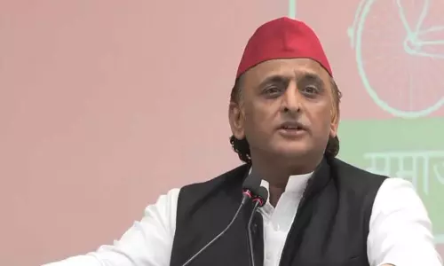 जो भी सरकार के ख़िलाफ़ आवाज़ उठाता है, उसे चुप कराया जा रहा है: Akhilesh Yadav जो भी सरकार के ख़िलाफ़ आवाज़ उठाता है, उसे चुप कराया जा रहा है: Akhilesh Yadav
