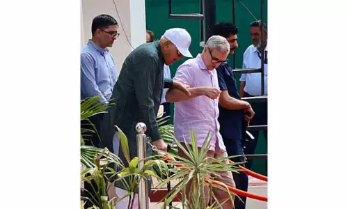 Farooq ने सरकार से संघर्ष समाधान में अंतरराष्ट्रीय पहल में शामिल होने का आग्रह किया
