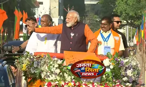 PM मोदी ने पुडुचेरी में रोड शो किया PM मोदी ने पुडुचेरी में रोड शो किया