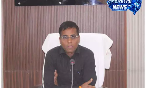 कलेक्टर डॉ. कन्नौजे ने पंचायत विभाग के विकासमूलक कार्यों की समीक्षा की कलेक्टर डॉ. कन्नौजे ने पंचायत विभाग के विकासमूलक कार्यों की समीक्षा की