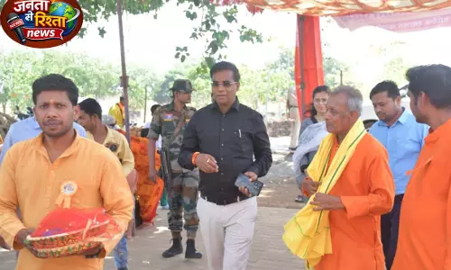हनुमान जन्मोत्सव पर पवनी पहुंचे कलेक्टर डॉ. संजय कन्नौजे हनुमान जन्मोत्सव पर पवनी पहुंचे कलेक्टर डॉ. संजय कन्नौजे