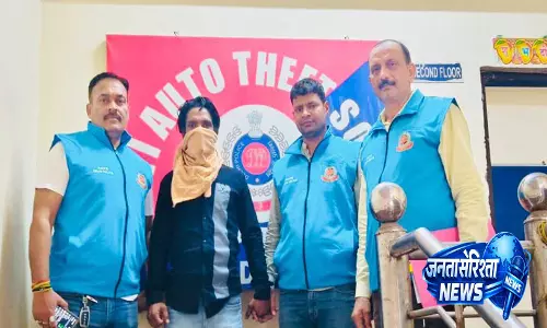 चेनू गैंग का सदस्य हथियारों के साथ गिरफ्तार चेनू गैंग का सदस्य हथियारों के साथ गिरफ्तार