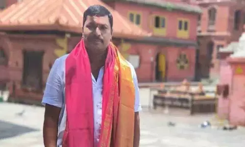पैसे के लिए पति ने पत्नी की हत्या की, Police के सामने सरेंडर किया पैसे के लिए पति ने पत्नी की हत्या की, Police के सामने सरेंडर किया