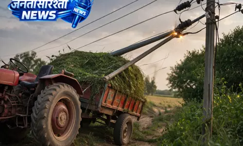 ट्रैक्टर-ट्रॉली हाईटेंशन लाइन से टकराई, महिला और 7 साल के बच्चे की मौत