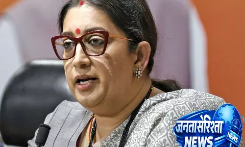 स्मृति ईरानी ने केरल में UDF-LDF पर किया हमला