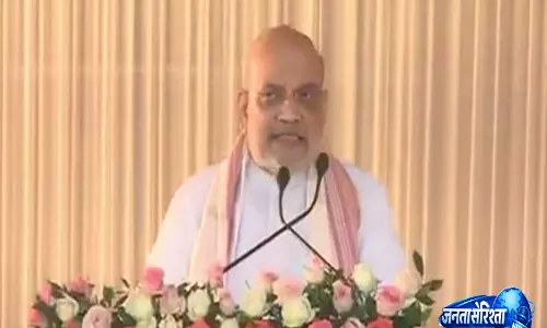 अमित शाह ने नेहरू-गांधी परिवार पर Assam की उपेक्षा करने का आरोप लगाया अमित शाह ने नेहरू-गांधी परिवार पर Assam की उपेक्षा करने का आरोप लगाया
