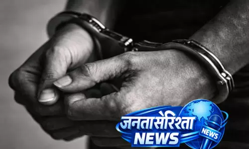 दो मैरिज हॉल पर छापा, 50 लोग हिरासत में