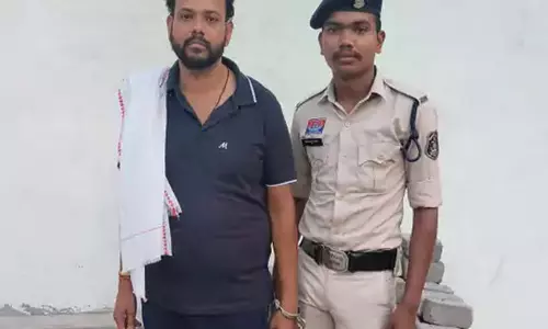 नशीली दवा तस्करों को पुलिस ने किया गिरफ्तार नशीली दवा तस्करों को पुलिस ने किया गिरफ्तार