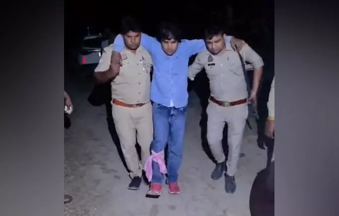 पुलिस और एसओजी की बदमाशों से मुठभेड़, एक के पैर में लगी गोली, दूसरा भी गिरफ्तार पुलिस और एसओजी की बदमाशों से मुठभेड़, एक के पैर में लगी गोली, दूसरा भी गिरफ्तार