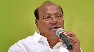 रामदास ने PMK की तीसरी उम्मीदवार सूची जारी की रामदास ने PMK की तीसरी उम्मीदवार सूची जारी की