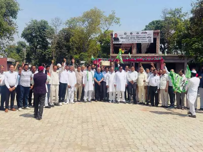 Yamunanagar इनेलो नेताओं ने गेहूं खरीद नियमों में खामियां बताईं Yamunanagar इनेलो नेताओं ने गेहूं खरीद नियमों में खामियां बताईं