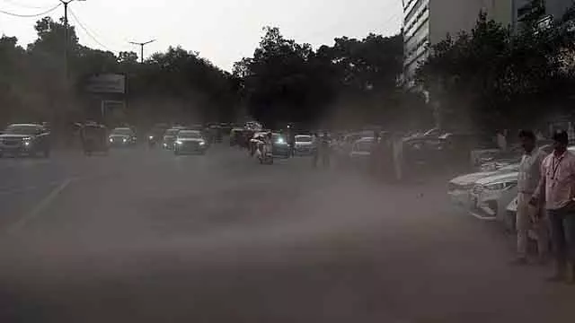 Delhi-NCR में धूल आंधी का कहर, AQI में भारी गिरावट Delhi-NCR में धूल आंधी का कहर, AQI में भारी गिरावट