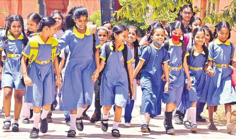 Telangana के स्कूली छात्रों को लगभग 50 दिन की गर्मी की छुट्टी मिली Telangana के स्कूली छात्रों को लगभग 50 दिन की गर्मी की छुट्टी मिली