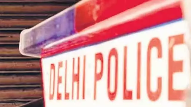 PCR कॉल के बाद Delhi के हरि नगर में लड़की को दफ़नाने से रोका, हत्या का मामला दर्ज PCR कॉल के बाद Delhi के हरि नगर में लड़की को दफ़नाने से रोका, हत्या का मामला दर्ज