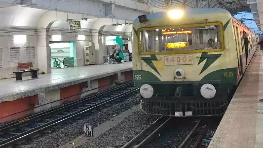 Chennai उपनगरीय ट्रेन सेवाएं 5 अप्रैल से पूरी तरह से फिर से शुरू होंगी Chennai उपनगरीय ट्रेन सेवाएं 5 अप्रैल से पूरी तरह से फिर से शुरू होंगी