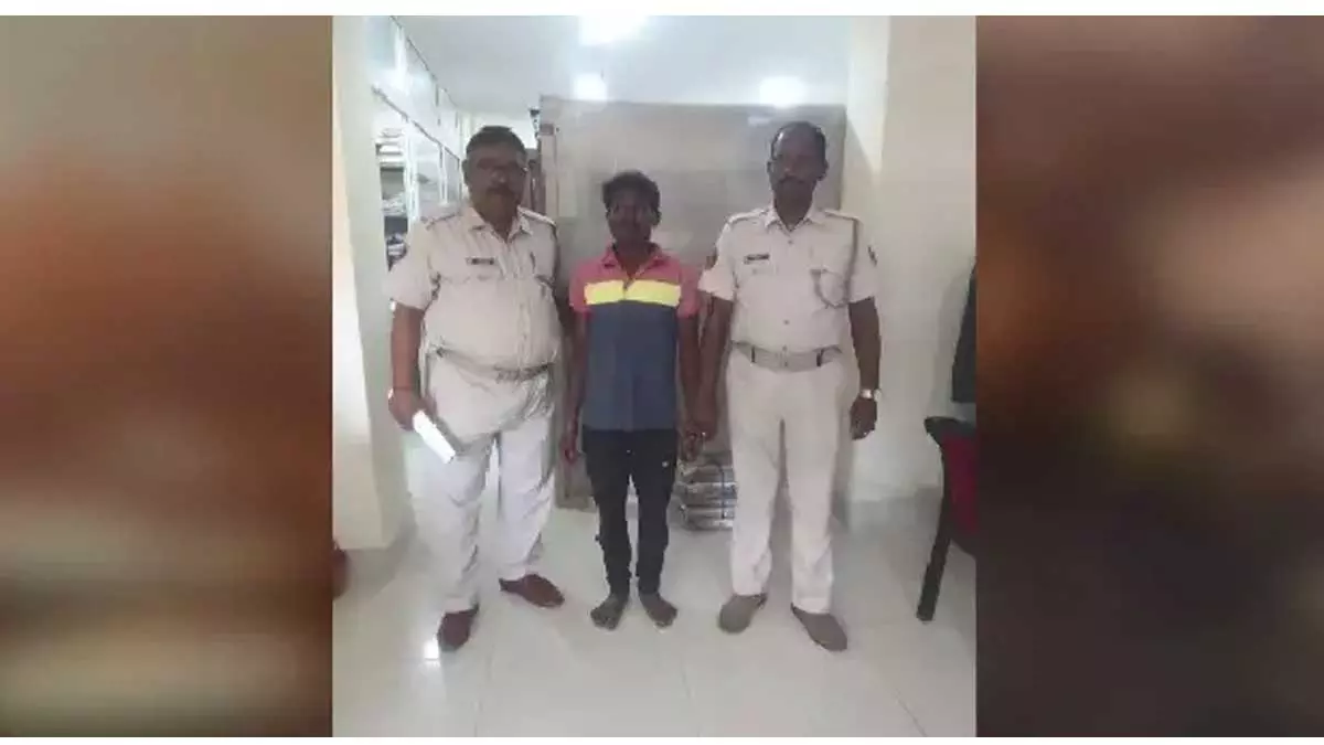 Bhubaneswar: लिफ़्ट देने से मना करने पर एक व्यक्ति पर हमला Bhubaneswar: लिफ़्ट देने से मना करने पर एक व्यक्ति पर हमला