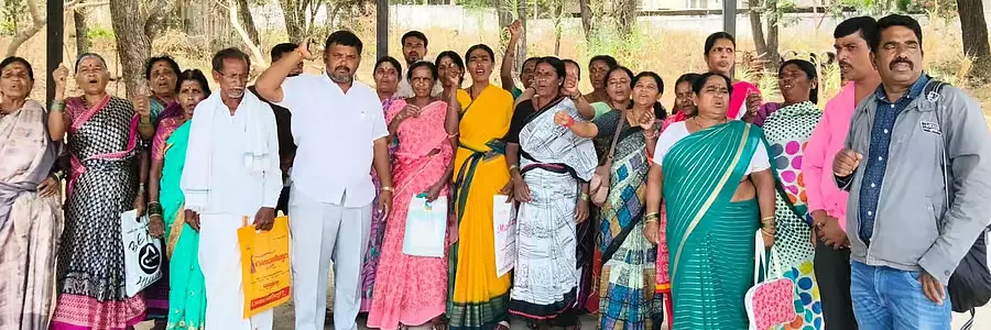 Ramnagar : जगह देने की मांग को लेकर विरोध प्रदर्शन Ramnagar : जगह देने की मांग को लेकर विरोध प्रदर्शन