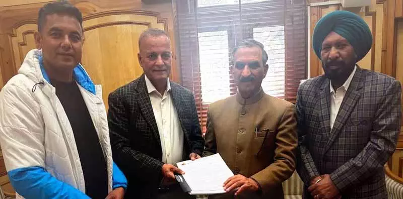 पंजाब विधायक धालीवाल ने CM सुखू से की अहम बैठक पंजाब विधायक धालीवाल ने CM सुखू से की अहम बैठक