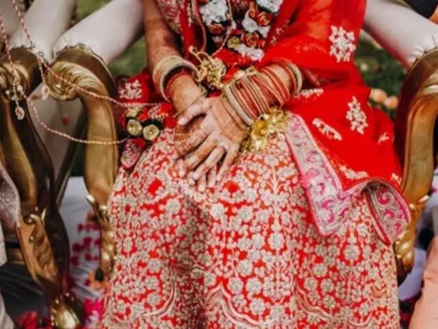 दूल्हे के घर पर लटका मिला ताला, दुल्हन की आंखों में आए आंसू, प्यार के वादे निकले झूठे दूल्हे के घर पर लटका मिला ताला, दुल्हन की आंखों में आए आंसू, प्यार के वादे निकले झूठे