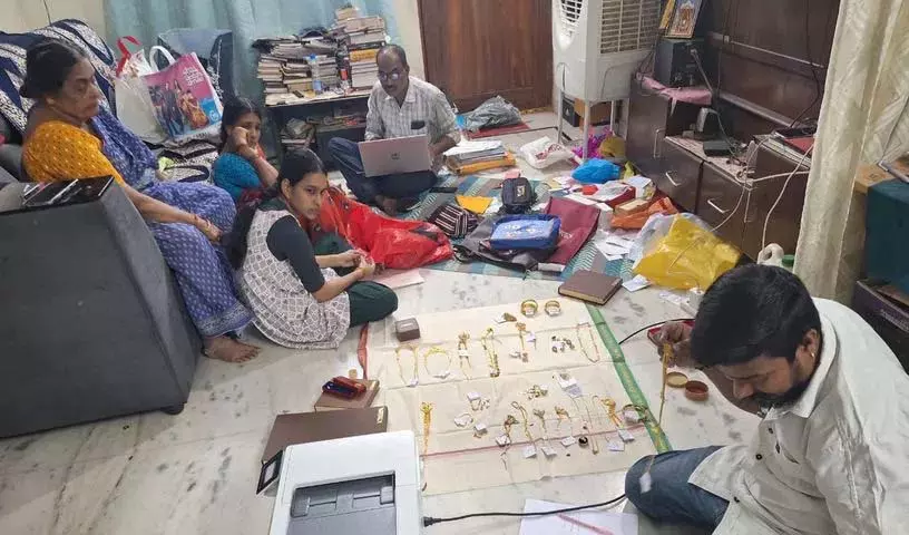ACB ने वारंगल में औचक निरीक्षण किया ACB ने वारंगल में औचक निरीक्षण किया
