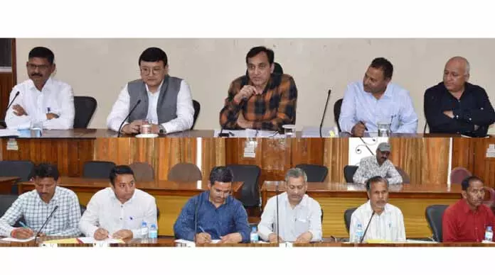 Udhampur: पीएम श्री स्कूलों का निरीक्षण, संयुक्त सचिव ने की समीक्षा Udhampur: पीएम श्री स्कूलों का निरीक्षण, संयुक्त सचिव ने की समीक्षा