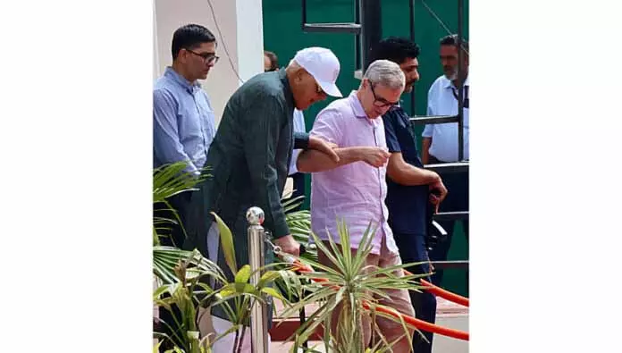 Farooq ने सरकार से संघर्ष समाधान में अंतरराष्ट्रीय पहल में शामिल होने का आग्रह किया Farooq ने सरकार से संघर्ष समाधान में अंतरराष्ट्रीय पहल में शामिल होने का आग्रह किया
